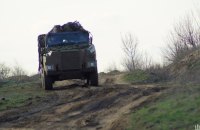 Залужний показав, як працюють австралійські бронетранспортери Bushmaster на Бахмутському напрямку
