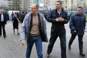 Лидеры оппозиции просят людей неделю стоять под ЦИКом