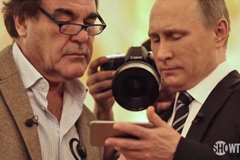 Путин вспомнил об "испанском диспетчере", отвечая на вопрос Стоуна о крушении MH17