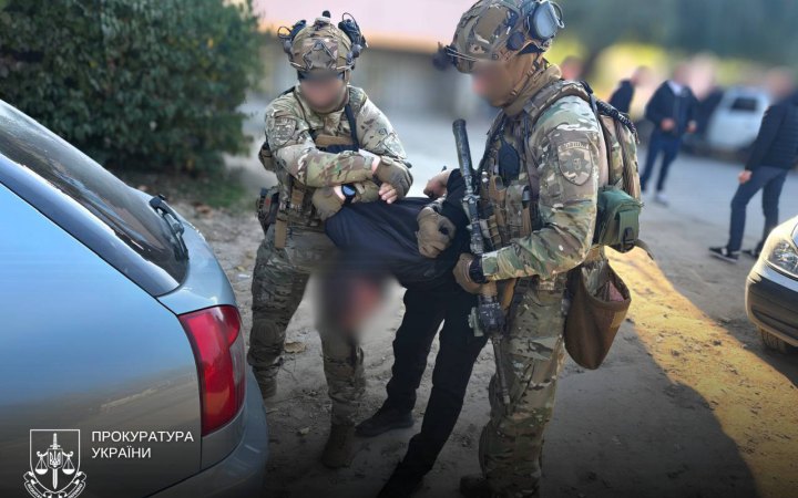 На Хмельниччині викрили групу лікарів, які оформляли фіктивну інвалідність за $12 тис.