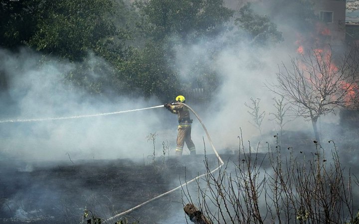 На Миколаївщині горіло поле пшениці через обстріл РФ