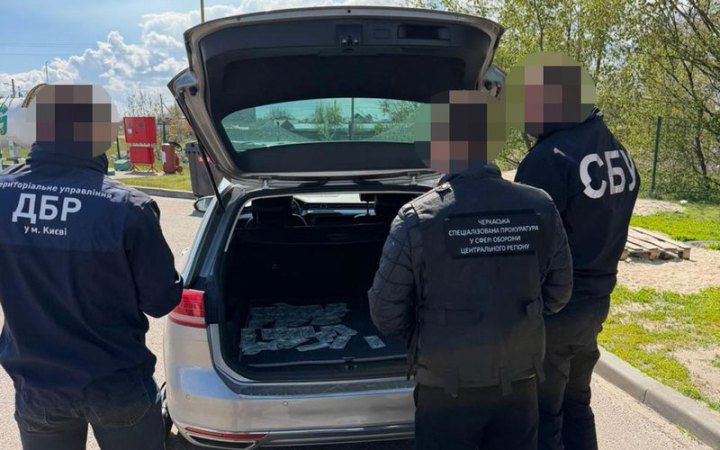 Судитимуть інспектора-прикордонника за хабар для проходження служби