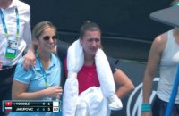 Якупович легла на корт и не смогла продолжить матч Australian Open из-за приступа кашля в связи с плохим воздухом