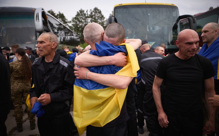В Україні розробили довідник для звільнених з полону військовослужбовців