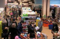 Киев впадает в панику: в супермаркетах выстроились очереди