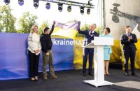 Зеленський привіз на концерт до Вільнюса прапор України з Бахмута