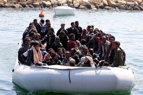 При попытке пересечь Средиземное море на резиновой лодке затонуло 8 нелегальных мигрантов