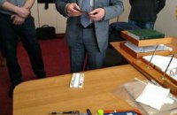 У Тернопільській області архітектурно-будівельного інспектора затримали під час отримання хабара