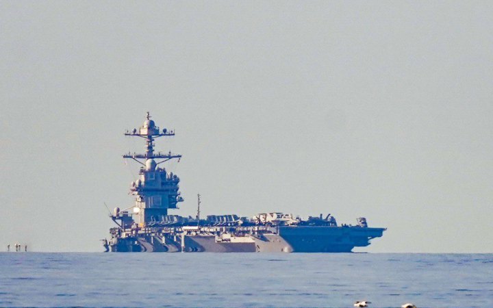 Найбільший авіаносець у світі повертається до США після рекордного несення служби