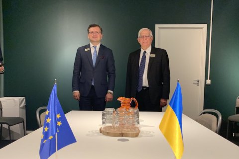 Кулеба обсудил с Боррелем ситуацию с безопасностью вокруг Украины 