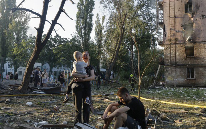 Головне за четвер, 2 липня: майже 130 загиблих та поранених у Києві, авіаудар по Дніпропетровщині, понад 220 боєзіткнень