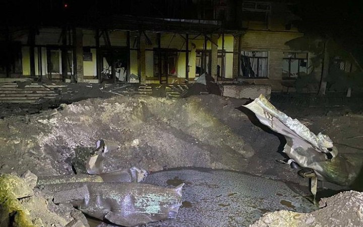 Уночі росіяни обстріляли Харків, постраждав коледж і житлові будинки