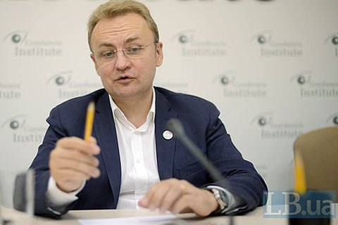 ​Садовый счел ультиматумом предложение по мусору от львовского губернатора
