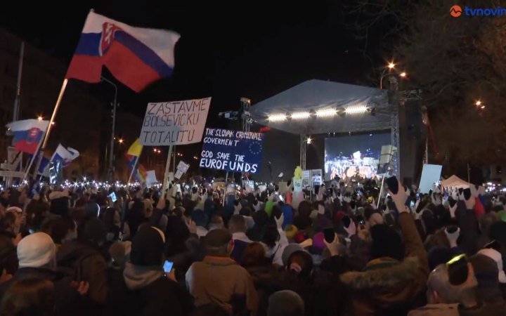 У Словаччині відбулися багатотисячні мітинги проти уряду Фіцо