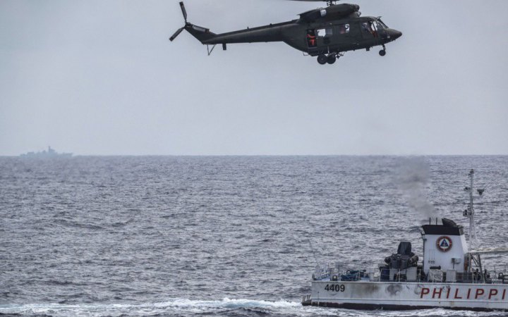 Китай провів військові і морські патрулювання біля спірної мілини у Південнокитайському морі