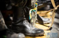 На Донбасі загинув військовий, ще двох поранено