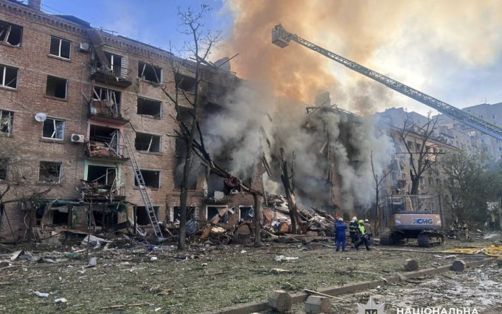 Кількість жертв недільної російської атаки на Київ зросла до трьох