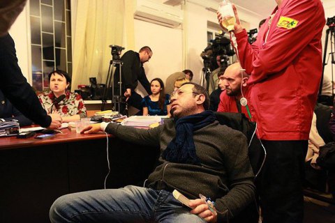 Корбана принудительно доставят в суд в 15:00