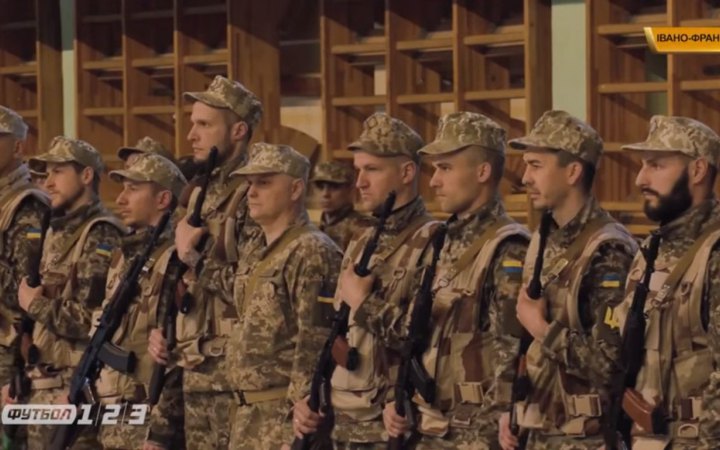 Основна команда ФК "Прикарпаття" майже в повному складі вступила до лав ЗСУ