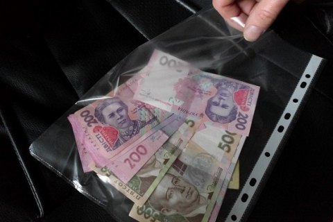 В Черниговской области двое полицейских попались на взятке