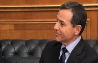 Гендиректор Disney Айгер купил акции Apple на $1 млн