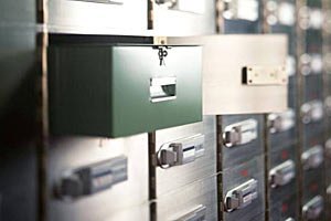 "Ощадбанк" оставил в Донецке 28 млн гривен, валюту и оружие