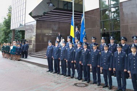 Налоговикам пошьют новую форму