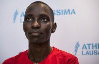 Дисквалифицированный за допинг олимпийский чемпион угрожает использовать оружие, если у него отберут медали