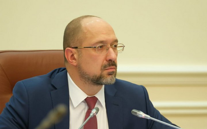 Зеленський доручив Шмигалю опрацювати впровадження обовʼязкових іспитів з української мови для отримання громадянства