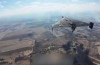 У Києві уламки російського дрона впали на паркувальний майданчик