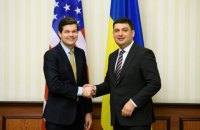 Помощник госсекретаря США Митчелл прибыл в Украину и провел встречу с Гройсманом