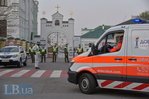В Киево-Печерской лавре коронавирусом заразились больше 100 человек