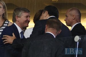 Янукович прилетел в Запорожье открывать ахметовскую ветроэлектростанцию