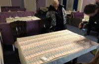 Госинспектор ГФС задержана в Харьковской области при получении 100 тыс. гривен взятки