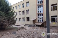 ​Росіяни завдали удару КАБами по Сумах: є загиблі і поранені. Серед цілей ворога була школа