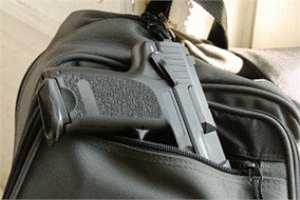 В Японии поймали 74-летнего якудзу с автоматом, пистолетом и гранатами