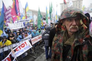 Начали судить предпринимателей, повредивших плитку на Майдане 