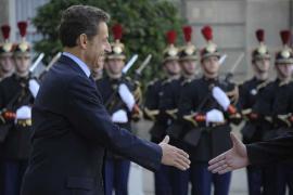 «Нам в Париж, по делу, срочно…»