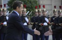 «Нам в Париж, по делу, срочно…»