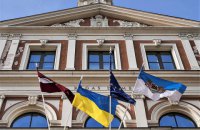 З нагоди тижня солідарності на будівлі мерії столиці Латвії встановили прапор України