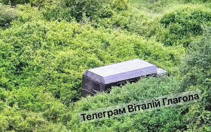 У Закарпатській області вантажівка прорвала кордон: угорці затримали 32 українців