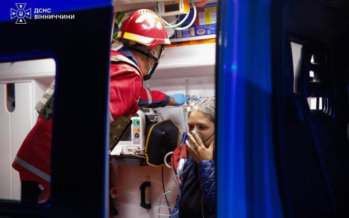У Вінниці внаслідок нічної атаки пошкоджено багатоповерхівку та близько 10 будинків
