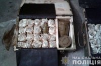 В гараже бывшего военного кладовщика в Прилуках обнаружили 49 ящиков патронов и 175 гранат