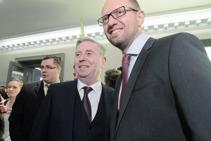 США и Европа могут выделить новой власти $15 млрд помощи, - Яценюк