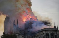 Макрон наградил пожарных, работавших на тушении Норт-Дама