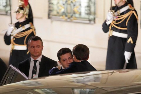 Зеленский возвращается в Украину после участия в "нормандском саммите"