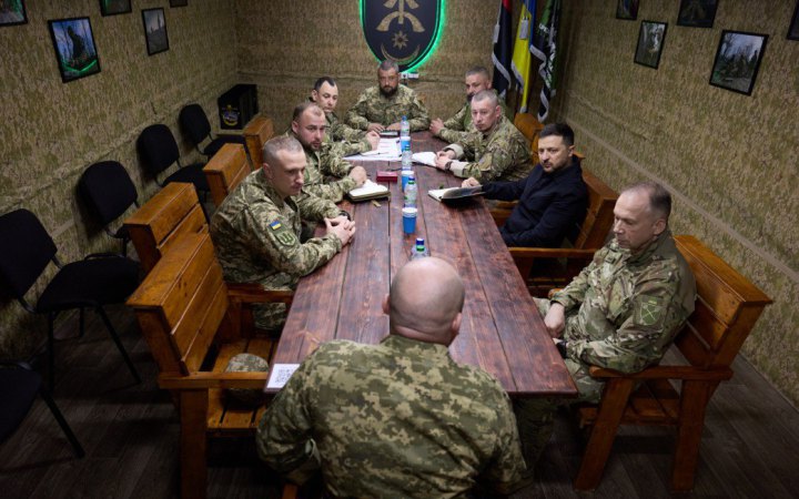 Зеленський відвідав українських бійців на Олександрівському напрямку і вручив нагороди