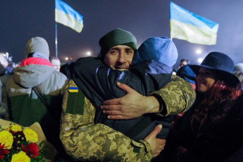 Освобожденным из плена намерены выплатить по 100 тыс. грн