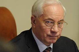 Азаров запретил закрывать школы по желанию
