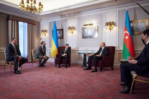Зеленский предложил президенту Азербайджана провести саммит "Киев-Анкара-Баку" в феврале
